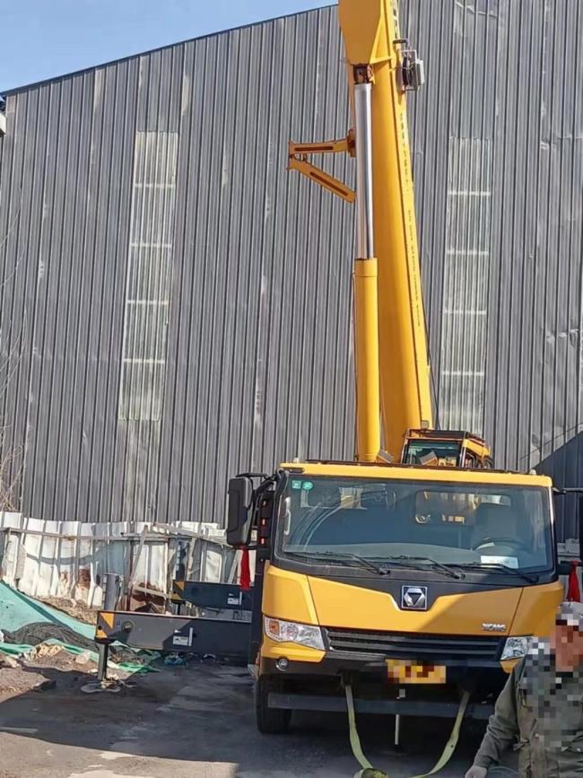 Xu Gong Construction Hoist Lifting Machinery 35ton Telescopic Mobile Truck Crane Construction Equipment