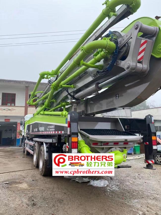 Renovated 2012 Zoomlion 52m Concrete Pump on Isu Zu