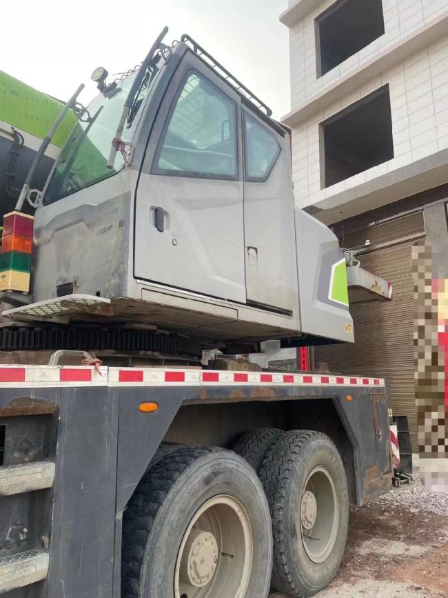 Perfect Original Condition 2018 Zoomlion Ztc80V5 80t Euro 5 Emission Standard Truck Crane Mobile Crane