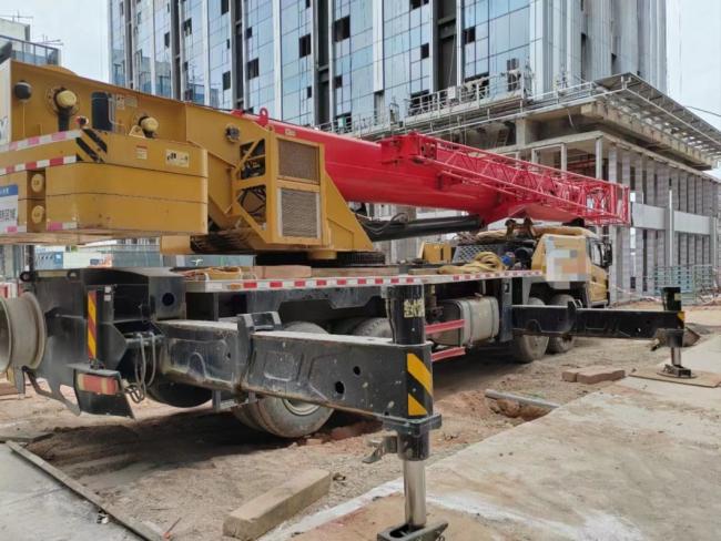 All-Terrain Truck-Mounted Telescopic Crane 55ton Truck Crane Construction Machinery