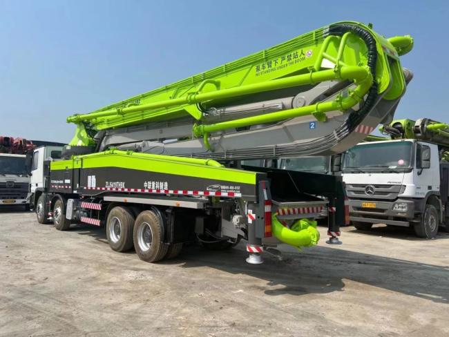 Zoomlion Used 52 Meter Concrete Pump with Refurbishment Condition Benz Chassis
