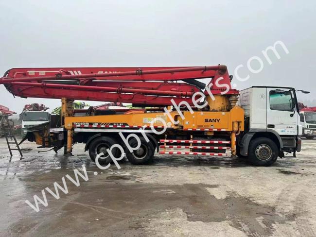 2009 Used Concrete Pump Truck with Mercedes Benz Chassis