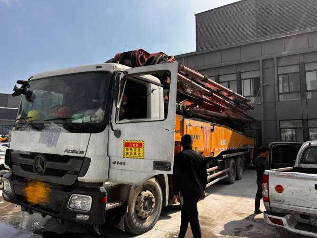2013 56m Sy Concrete Pump on MB Truck Concrete Boom Pump Heavy Equipment