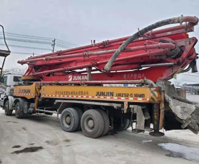 2011 Junjin 52m on Benz. Euro III Used Concrete Pump