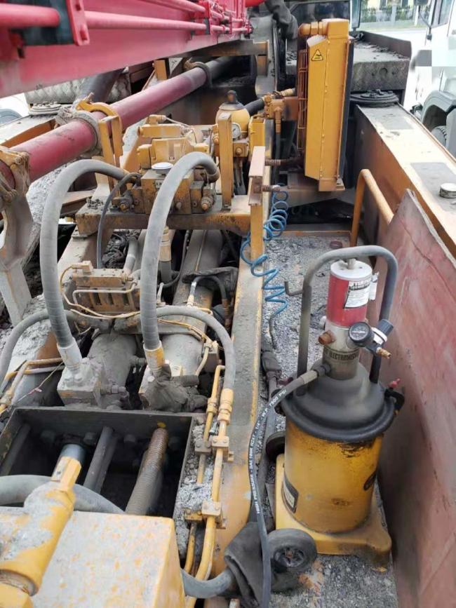 2011 Junjin 52m on Benz. Euro III Used Concrete Pump
