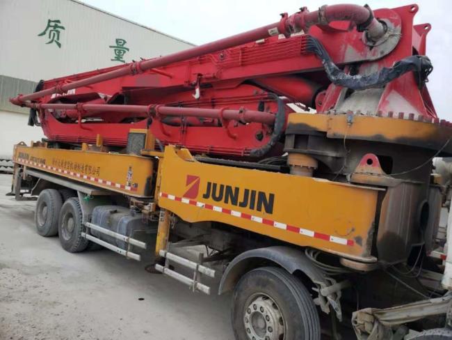 2011 Junjin 52m on Benz. Euro III Used Concrete Pump