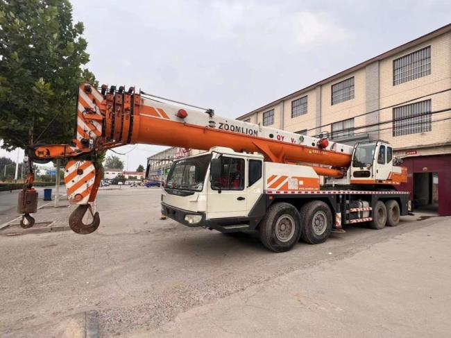 Lifting Equipment Zoomlion 80ton Truck Crane All-Terrain Hoist Crane Construction Machinery