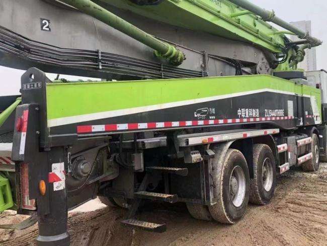 2018 Zoomlion 56m Concrete Pump Mercedes Benz Truck Price