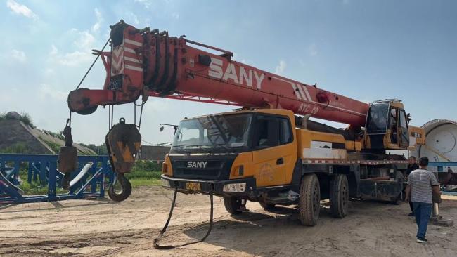 Heavy Equipment Hydraulic75ton Crane Truck