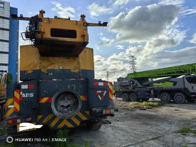 300ton Truck Crane Construction Equipment Terrian Mobile Crane Used Crane