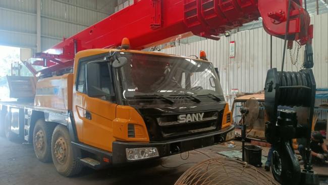 2011 Top Renovated Condition with Best New Paint 50t Mobile Crane Truck Crane Construction Machine for Sale at Good Price
