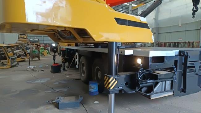 2011 Top Renovated Condition with Best New Paint 50t Mobile Crane Truck Crane Construction Machine for Sale at Good Price