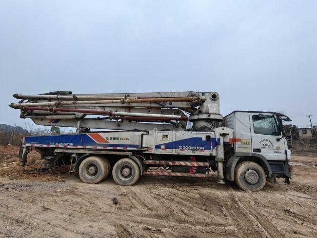 2013 Zoomlion 37m Used Concrete Boom Pump Construction Machinery