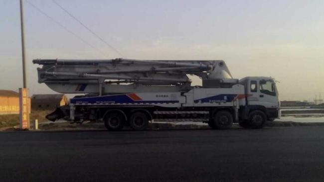 2013 Zoomlion 52m Used Concrete Pump Truck Concrete Boom Pump