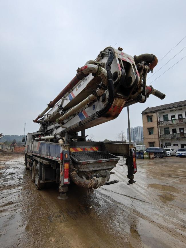 Heavy Equipment Zoomlion 47m Used Concrete Boom Pump Construction Equipment