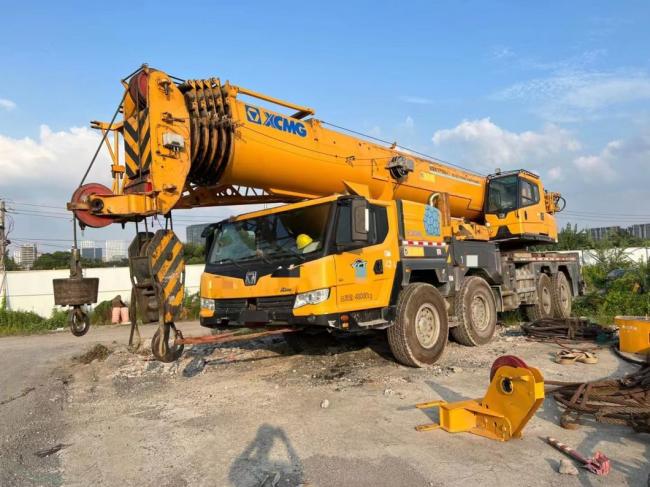 China Truck Crane 90% Near New Condition 2019 90t 100t Mobile Crane Hydraulic Crane Truck Mounted Crane for Sale at Good Price
