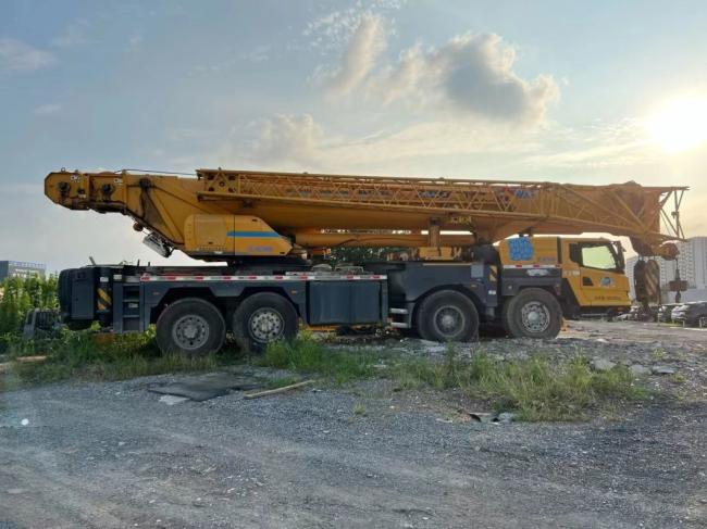 China Truck Crane 90% Near New Condition 2019 90t 100t Mobile Crane Hydraulic Crane Truck Mounted Crane for Sale at Good Price