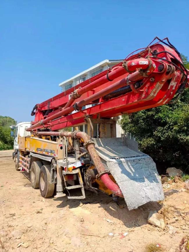 2010 Suny 37m of Concrete Pump on Isuz