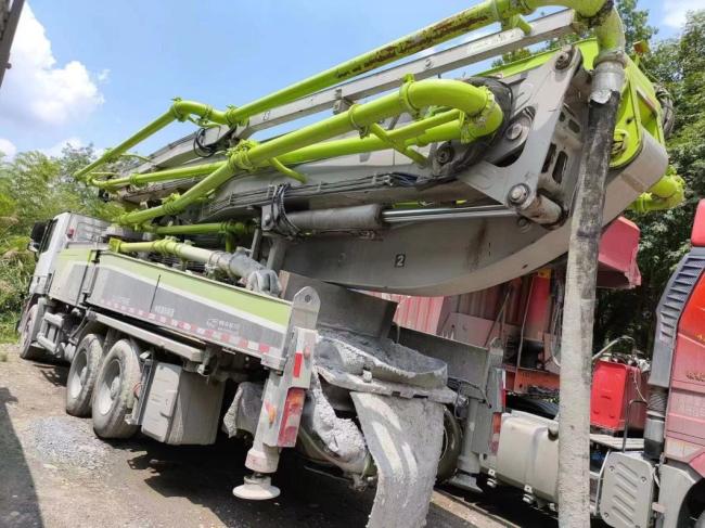 2019 Zoomlion 49m Truck Pump on Benz