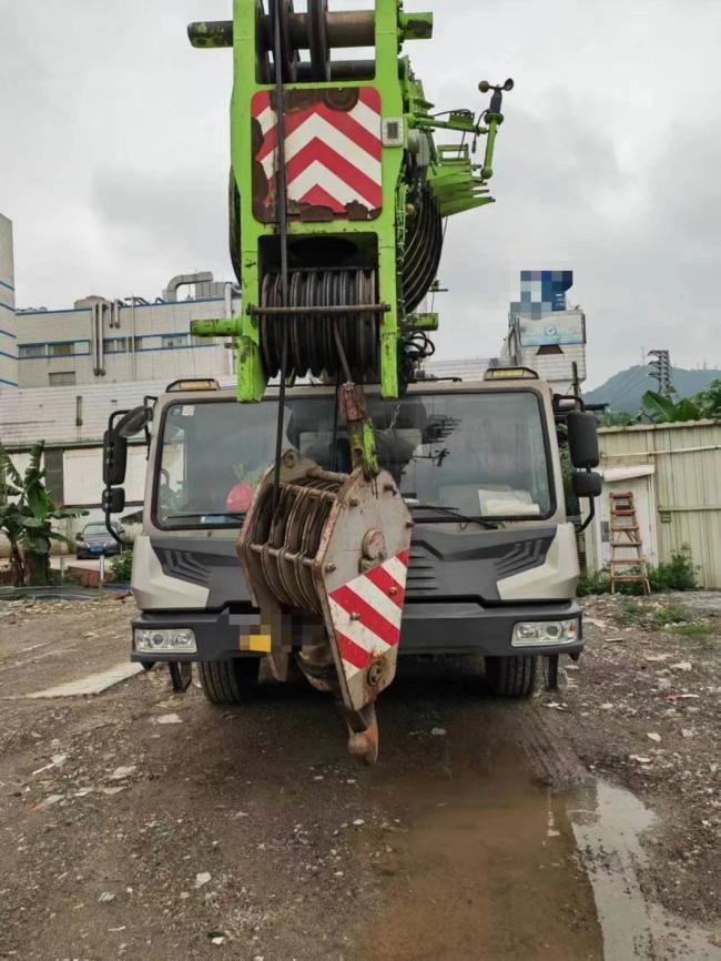 2011 Zoomlion 110ton Truck-Mounted Telescopic Crane Construction Equipment Truck Crane Hoist Crane
