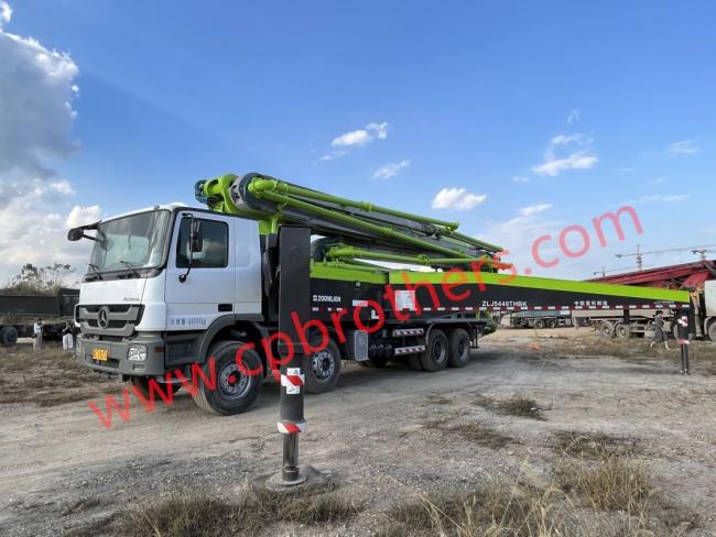 Good Quality 2013 Zoomlion 56m Concrete Pump on Benz Chassis 4 Axles Construction Machinery Concrete Machinery Used Concrete Pump Truck