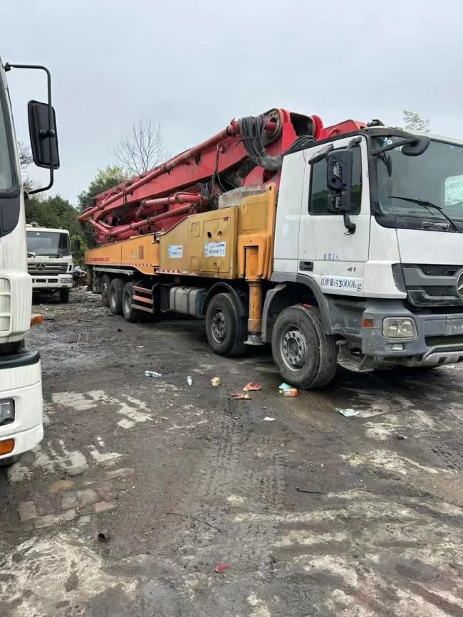 Perfect Original Condition 2013 San Y 62m Concrete Pump on Benz 10*4 Truck Factory Low Price
