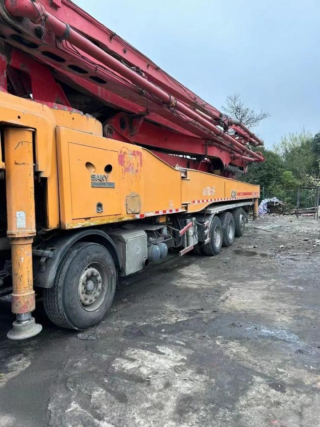 Perfect Original Condition 2013 San Y 62m Concrete Pump on Benz 10*4 Truck Factory Low Price