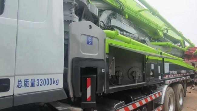 2013 Zoomlion 47m Used Concrete Boom Pump Truck on Benz
