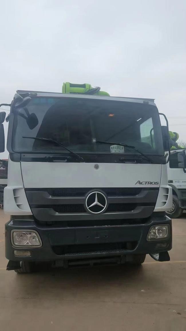 2013 Zoomlion 47m Used Concrete Boom Pump Truck on Benz