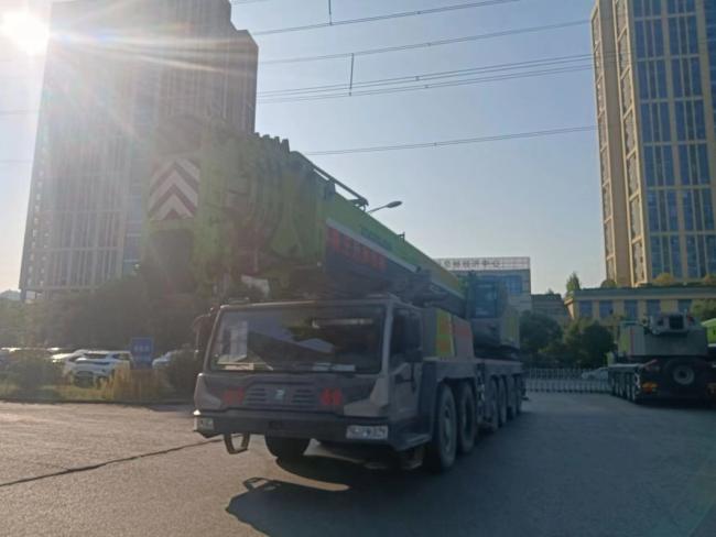 19 Zoomlion All Ground 300 Ton Truck Crane