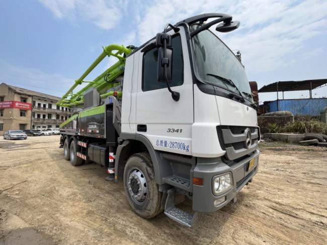 2015 Zoomlion 38m Used Concrete Boom Pump Truck on Benz