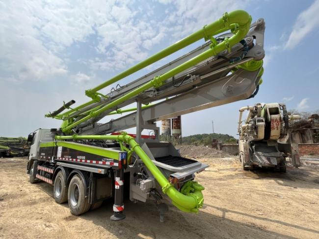 2015 Zoomlion 38m Used Concrete Boom Pump Truck on Benz