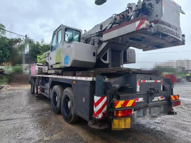 Zoomlion Mobile Truck Crane 80 Tons of Factory Inventory Clearance Discount Sale