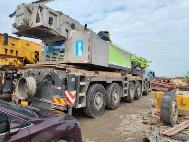 Zoomlion Mobile Crane 130 Tons of Site Construction Machinery