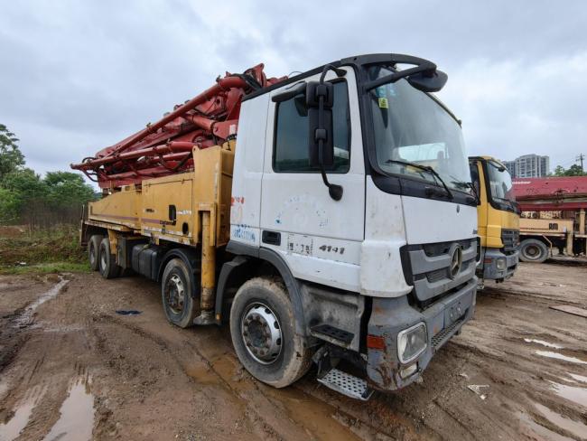 Putzmeister 42m Used Concrete Pump Truck with Mercedes Banz Chassis