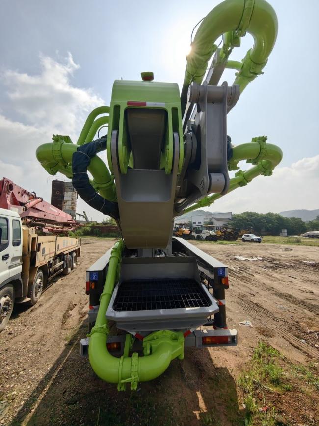 47m Used Concrete Pump Truck Machine Equipment Concrete Boom Pump Zoomlion Mercedes Benz
