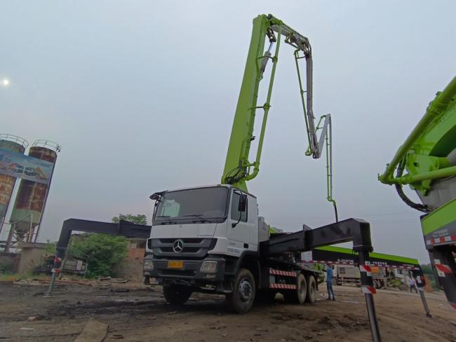 Renovated Zoomlion 47m Concrete Equipment Concrete Pump Truck Concrete Placing Boom Beton Pumper Second Hand Truck Mounted Concrete Pump Concrete Mixer Truck
