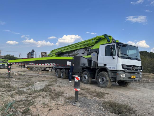 2013 High Quality Zoomlion 56m Concrete Pump Used Truck Pump on Sale at Very Low Price