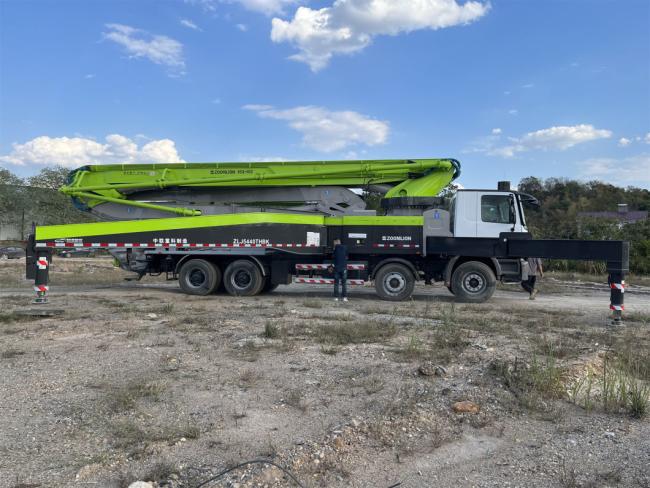 2013 Zoomlion 56m Concrete Pump Beton Pump Concrete Mixer Batching Plant on Mercedes-Benz Sell at Very Low Price