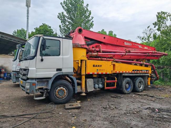 Used Concrete Pump Truck 37m Construction Equipment Concrete Mixer Machine Concrete Boom Pump