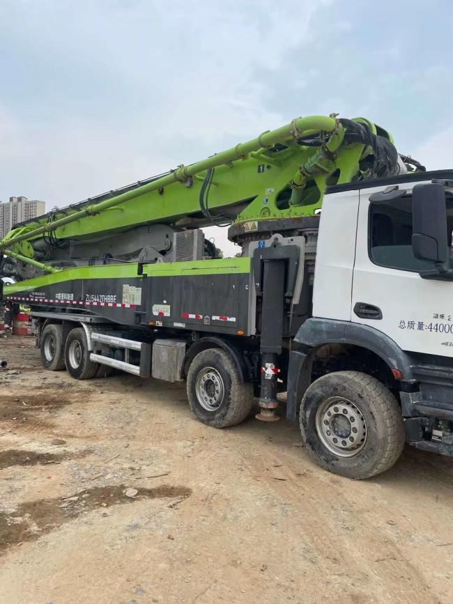 2021 Zoomlion 59m Used Concrete Pump Truck with Mercedes Benz Chassis Concrete Boom Pump