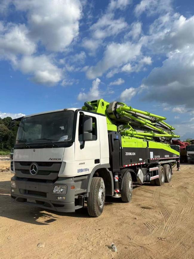 Construction Machinery Zoomlion Used Concrete Pump Truck 52m Concrete Boom Pump Heavy Equipment Mercedes Benz Chassis Truck Mounted Pump