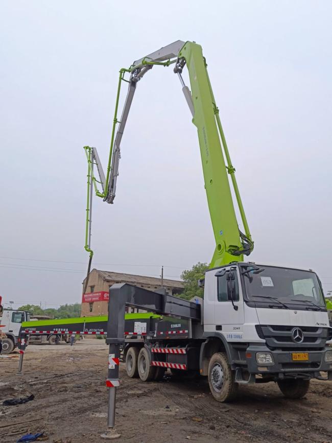 2012 Zoomlion 47m Concrete Pump Truck Pump for Ready Mix on Perfect Renovated Condition