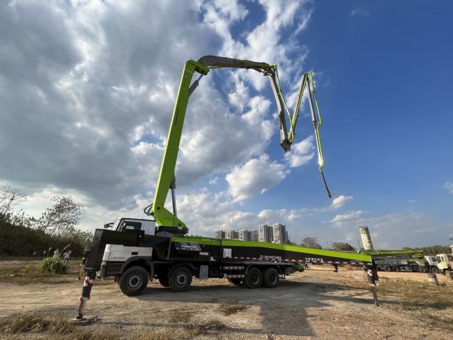 2013 Zoomlion 56m Truck Pump Concrete Pump Hydraulic Pump for Sale on Renovated Condition