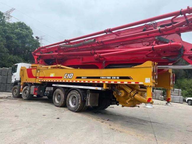 62m Concrete Pump Truck Construction Machine Heavy Equipment Truck Mounted Pump on Mercedes Benz