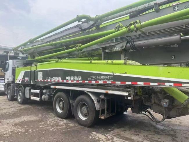 2019 Zoomlion 56m Concrete Pump Truck with Mercedes Benz Chassis Heavy Equipment Concrete Boom Pump