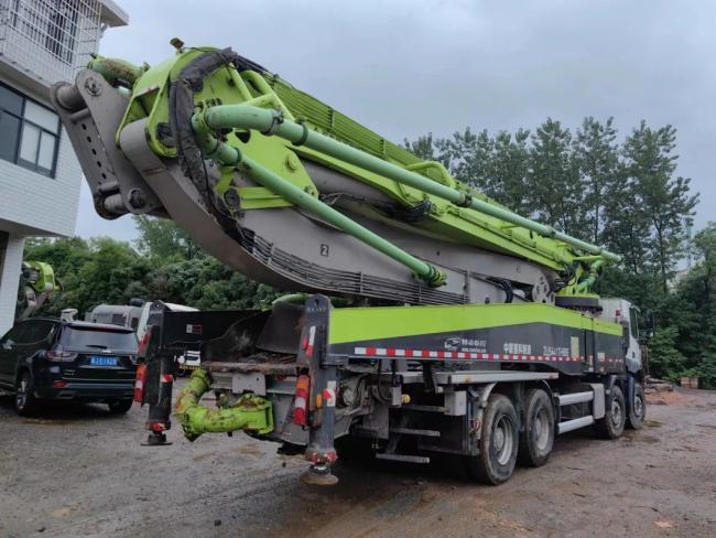 Construction Machinery Zoomlion 56m Used Concrete Pump Truck Heavy Equipment Truck Mounted Pump