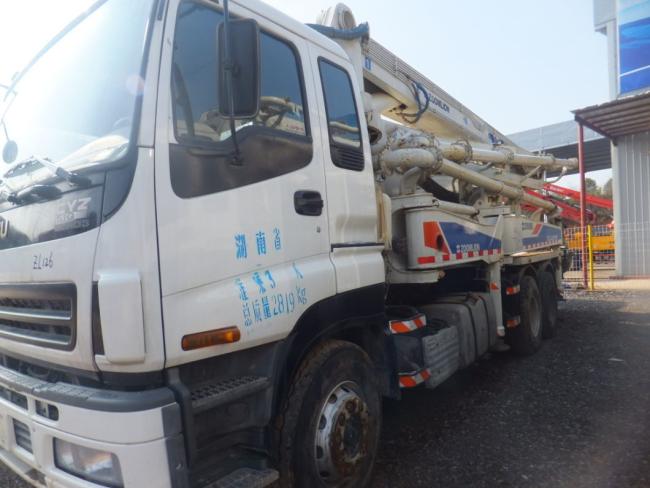 2009 37m Zm Concrete Pump on Isz Truck Concrete Boom Pump Used Heavy Equipment