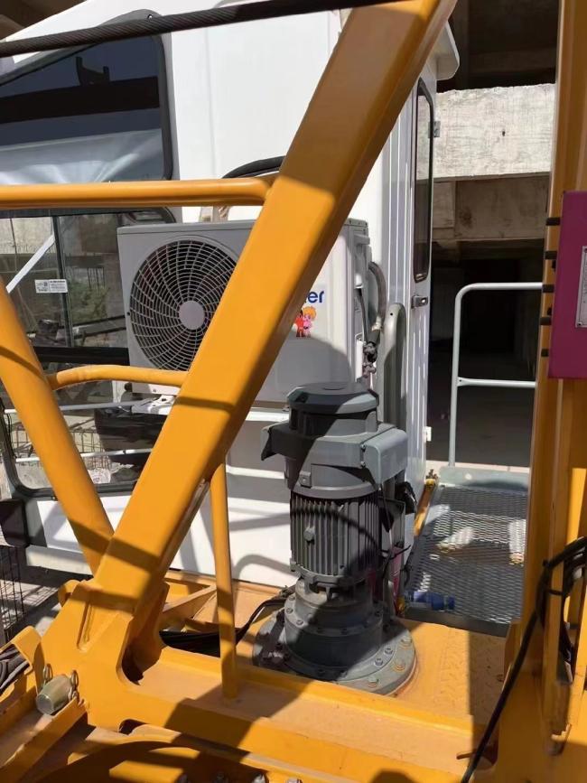 Used 21 Year Old Zoomlion Flat Head Tower Crane W6013