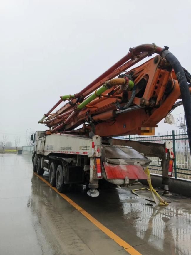 The Company Directly Sells The Used 56 Meters of Zoomlion Concrete Pump Truck